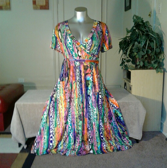 Dresses & Skirts - Avenue Beautiful Multicolored Low Cut Maxi